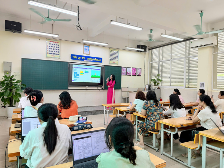 DẤU ẤN CHỈ ĐẠO CỦA PHƯỜNG CẦU GIẤY TRONG ĐỔI MỚI GIÁO DỤC BƯỚC ĐỘT PHÁ TỪ CHUYÊN ĐỀ TRIỂN KHAI THÍ ĐIỂM GIÁO DỤC TRÍ TUỆ NHÂN TẠO (AI) ĐẾN SÁNG TẠO TRONG GIÁO DỤC THỂ CHẤT TẠI TRƯỜNG TIỂU HỌC DỊCH VỌNG A- Ảnh 2.