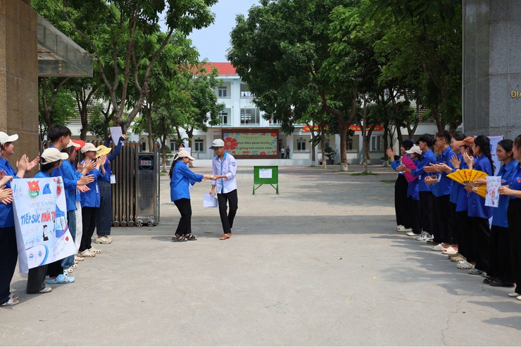 Xã Tiến Thắng: Không khí nghiêm túc, an toàn trong ngày thi đầu tiên tuyển sinh vào lớp 10 tại điểm thi Trường THPT Tự Lập- Ảnh 5. Xã Tiến Thắng: Không khí nghiêm túc, an toàn trong ngày thi đầu tiên tuyển sinh vào lớp 10 tại điểm thi Trường THPT Tự Lập- Ảnh 5.