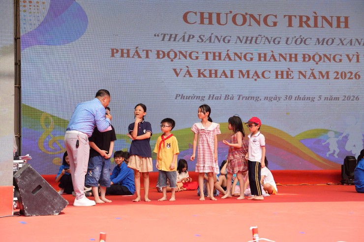 Phường Hai Bà Trưng tổ chức Chương trình “ Thắp sáng những ước mơ xanh”, phát động Tháng hành động vì trẻ em và khai mạc Hè năm 2026.- Ảnh 21.