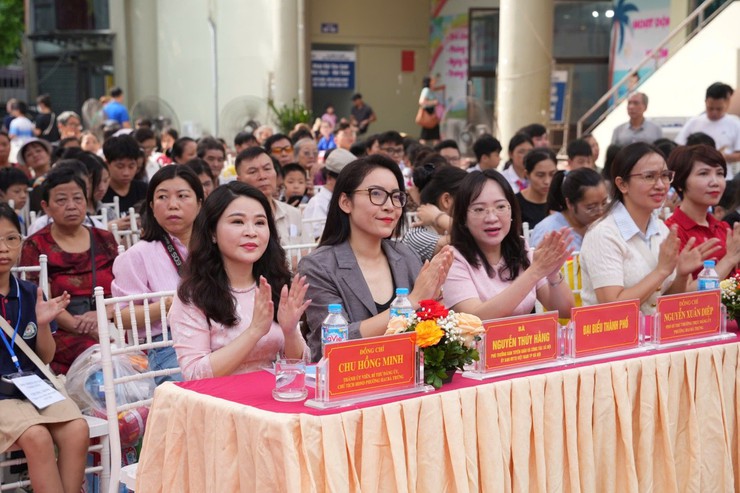 Phường Hai Bà Trưng tổ chức Chương trình “ Thắp sáng những ước mơ xanh”, phát động Tháng hành động vì trẻ em và khai mạc Hè năm 2026.- Ảnh 8.