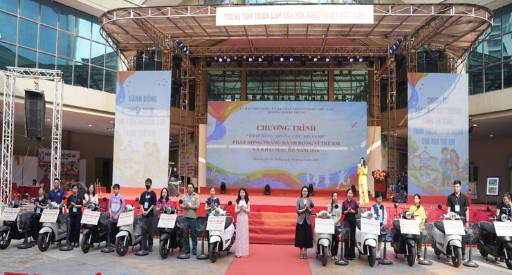 Phường Hai Bà Trưng tổ chức Chương trình “ Thắp sáng những ước mơ xanh”, phát động Tháng hành động vì trẻ em và khai mạc Hè năm 2026.- Ảnh 12.