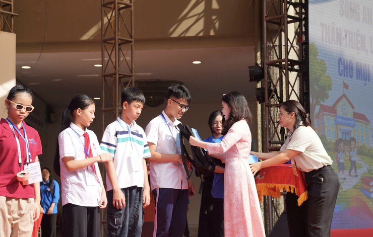 Phường Hai Bà Trưng tổ chức Chương trình “ Thắp sáng những ước mơ xanh”, phát động Tháng hành động vì trẻ em và khai mạc Hè năm 2026.- Ảnh 13.