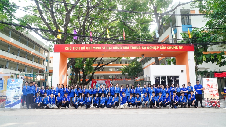 Phường Phú Thượng đồng hành cùng thí sinh trong ngày đầu Kỳ thi tuyển sinh vào lớp 10 THPT năm học 2026 – 2027- Ảnh 10.