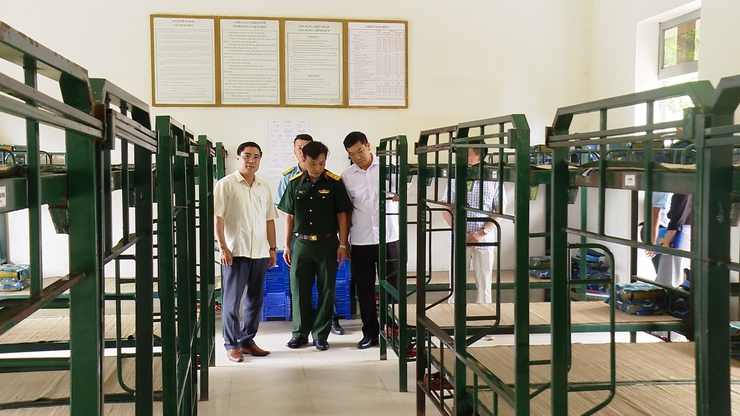 LÃNH ĐẠO XÃ ỨNG HÒA THĂM, ĐỘNG VIÊN TÂN BINH TẠI CÁC ĐƠN VỊ HUẤN LUYỆN.- Ảnh 7.