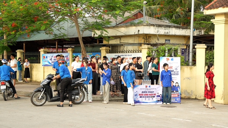 Đoàn thanh niên xã Dương Hoà triển khai chương trình “tiếp sức mùa thi” kỳ thi vào lớp 10 năm 2026- Ảnh 3.