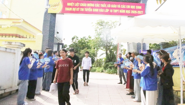 XÃ TRẦN PHÚ: THÍ SINH BÌNH TĨNH, TỰ TIN TRONG NGÀY THI ĐẦU TIÊN KỲ THI TUYỂN SINH VÀO LỚP 10 THPT NĂM HỌC 2026-2027- Ảnh 9.