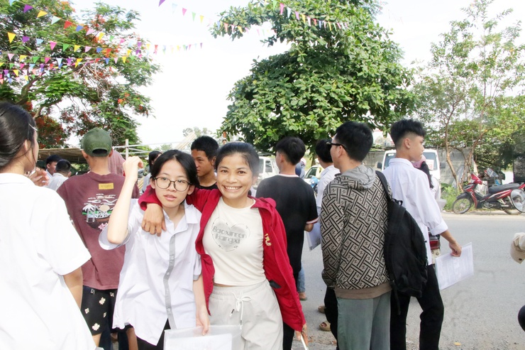 XÃ TRẦN PHÚ: THÍ SINH BÌNH TĨNH, TỰ TIN TRONG NGÀY THI ĐẦU TIÊN KỲ THI TUYỂN SINH VÀO LỚP 10 THPT NĂM HỌC 2026-2027- Ảnh 8.