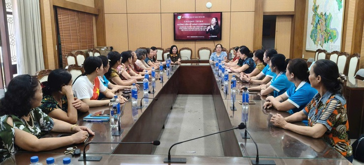 Hội LHPN xã Thanh Trì dự Hội nghị trực tuyến tập huấn kỹ năng livestream quảng bá thương hiệu hàng Việt Nam chất lượng cao- Ảnh 1.