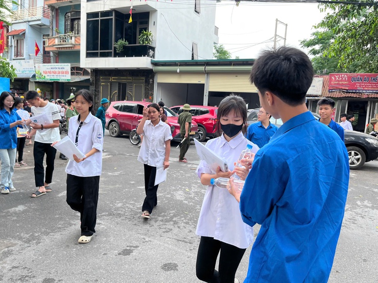 Hơn 1.000 học sinh xã Thanh Oai bước vào môn thi đầu tiên của Kỳ thi tuyển sinh vào lớp 10 THPT công lập năm học 2026 – 2027- Ảnh 1.