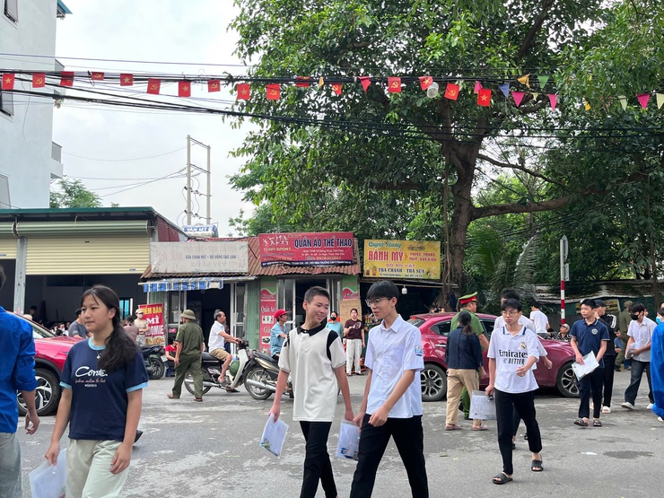 Hơn 1.000 học sinh xã Thanh Oai bước vào môn thi đầu tiên của Kỳ thi tuyển sinh vào lớp 10 THPT công lập năm học 2026 – 2027- Ảnh 2.