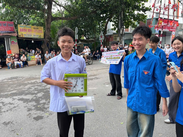 Hơn 1.000 học sinh xã Thanh Oai bước vào môn thi đầu tiên của Kỳ thi tuyển sinh vào lớp 10 THPT công lập năm học 2026 – 2027- Ảnh 3.