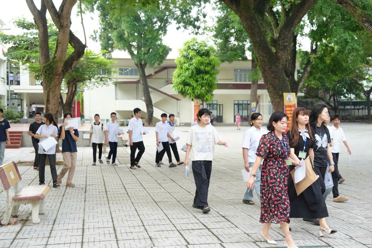 Hơn 1.000 học sinh xã Thanh Oai bước vào môn thi đầu tiên của Kỳ thi tuyển sinh vào lớp 10 THPT công lập năm học 2026 – 2027- Ảnh 5.