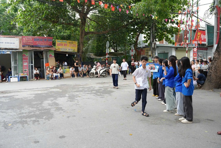 Hơn 1.000 học sinh xã Thanh Oai bước vào môn thi đầu tiên của Kỳ thi tuyển sinh vào lớp 10 THPT công lập năm học 2026 – 2027- Ảnh 8.