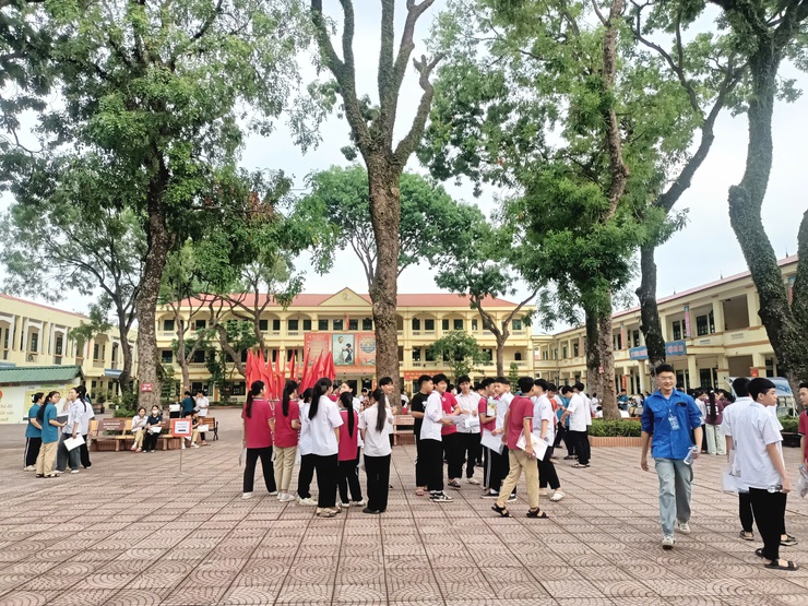 TRUNG GIÃ: KỲ THI TUYỂN SINH VÀO LỚP 10 THPT NĂM HỌC 2026–2027 AN TOÀN, NGHIÊM TÚC, CÔNG BẰNG, KHÁCH QUAN VÀ TẠO THUẬN LỢI NHẤT CHO THÍ SINH- Ảnh 4.
