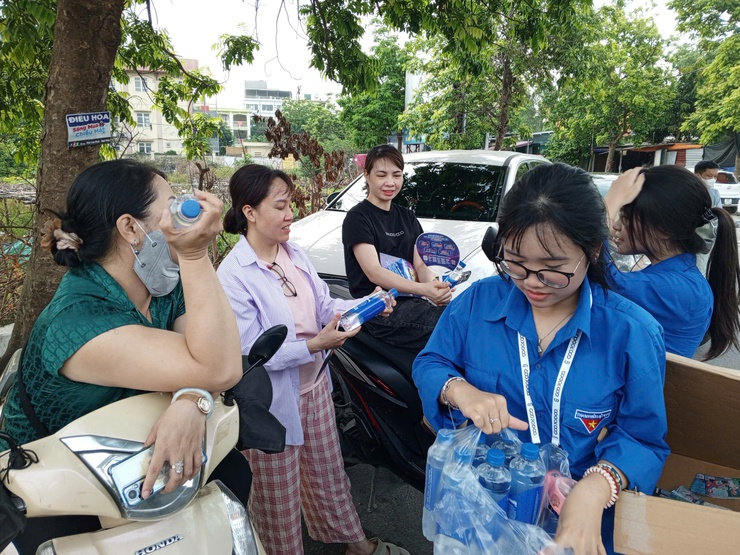 ĐOÀN TNCS HỒ CHÍ MINH XÃ THANH TRÌ TIẾP SỨC MÙA THI TUYỂN SINH VÀO LỚP 10 NĂM HỌC 2026 – 2027- Ảnh 5.