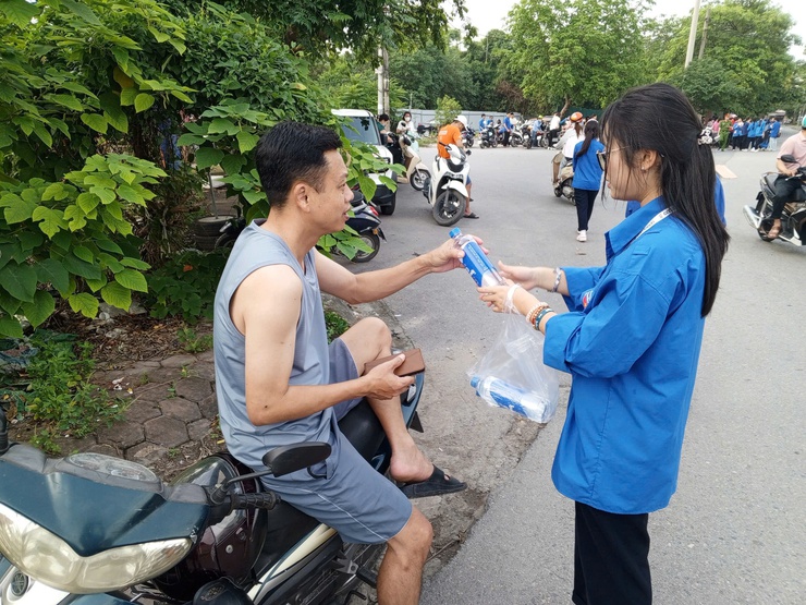 ĐOÀN TNCS HỒ CHÍ MINH XÃ THANH TRÌ TIẾP SỨC MÙA THI TUYỂN SINH VÀO LỚP 10 NĂM HỌC 2026 – 2027- Ảnh 8.