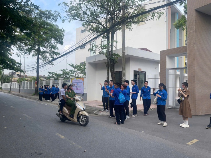 ĐOÀN TNCS HỒ CHÍ MINH XÃ THANH TRÌ TIẾP SỨC MÙA THI TUYỂN SINH VÀO LỚP 10 NĂM HỌC 2026 – 2027- Ảnh 9.