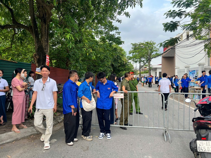 ĐOÀN TNCS HỒ CHÍ MINH XÃ THANH TRÌ TIẾP SỨC MÙA THI TUYỂN SINH VÀO LỚP 10 NĂM HỌC 2026 – 2027- Ảnh 10.