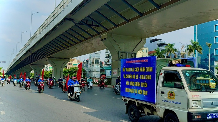 UBND phường Tương Mai tổ chức đoàn xe tuyên truyền lưu động Về công tác cải cách hành chính, chuyển đổi số trên địa bàn Phường 

- Ảnh 2.