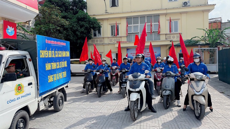 UBND phường Tương Mai tổ chức đoàn xe tuyên truyền lưu động Về công tác cải cách hành chính, chuyển đổi số trên địa bàn Phường 

- Ảnh 5.