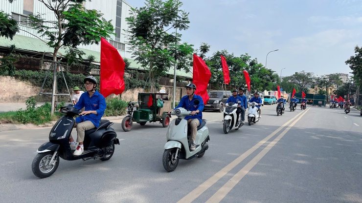 UBND phường Tương Mai tổ chức đoàn xe tuyên truyền lưu động Về công tác cải cách hành chính, chuyển đổi số trên địa bàn Phường 

- Ảnh 3.