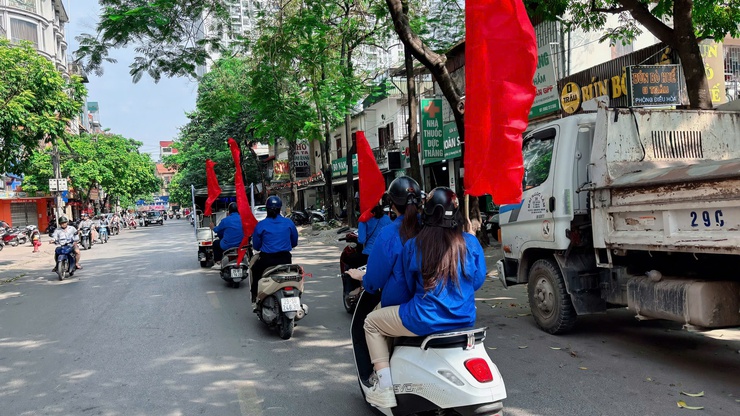 UBND phường Tương Mai tổ chức đoàn xe tuyên truyền lưu động Về công tác cải cách hành chính, chuyển đổi số trên địa bàn Phường 

- Ảnh 10.