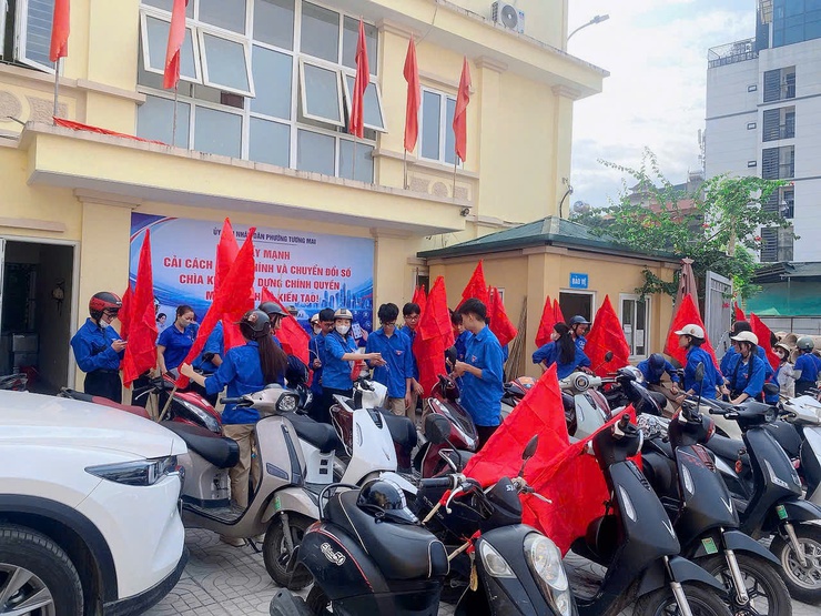 UBND phường Tương Mai tổ chức đoàn xe tuyên truyền lưu động Về công tác cải cách hành chính, chuyển đổi số trên địa bàn Phường 

- Ảnh 12.
