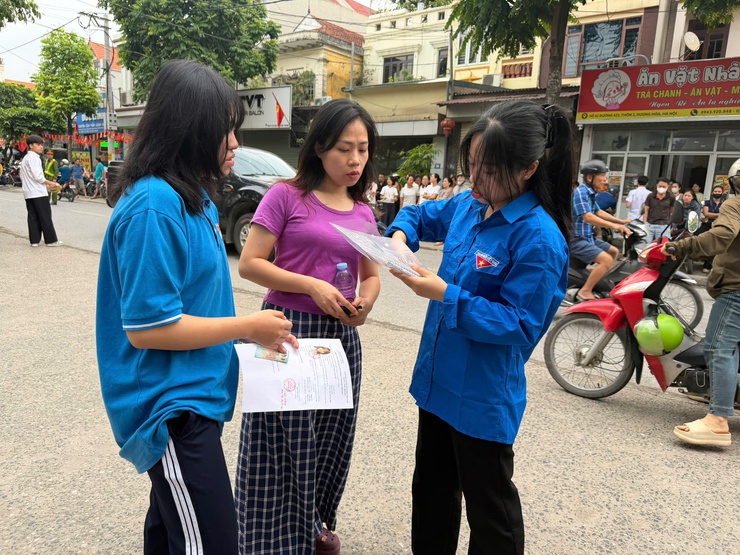 Đoàn thanh niên xã Dương Hoà triển khai chương trình “tiếp sức mùa thi” kỳ thi vào lớp 10 năm 2026- Ảnh 7.