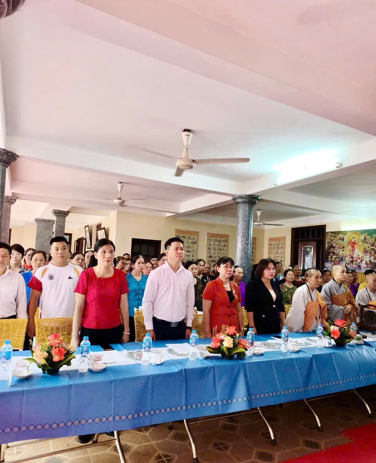 Lãnh đạo phường Tây Mỗ thăm, chúc mừng các chùa nhân dịp đại lễ Phật đản (Phật lịch 2570 - Dương lịch 2026)- Ảnh 2.