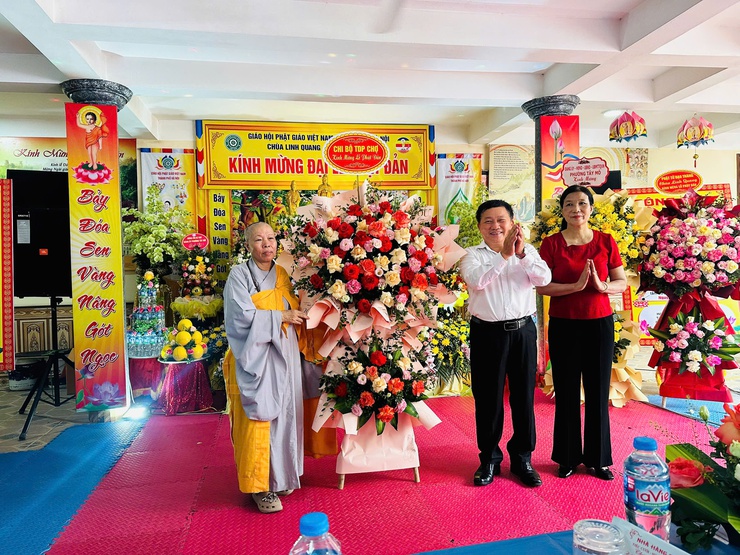 Lãnh đạo phường Tây Mỗ thăm, chúc mừng các chùa nhân dịp đại lễ Phật đản (Phật lịch 2570 - Dương lịch 2026)- Ảnh 6.