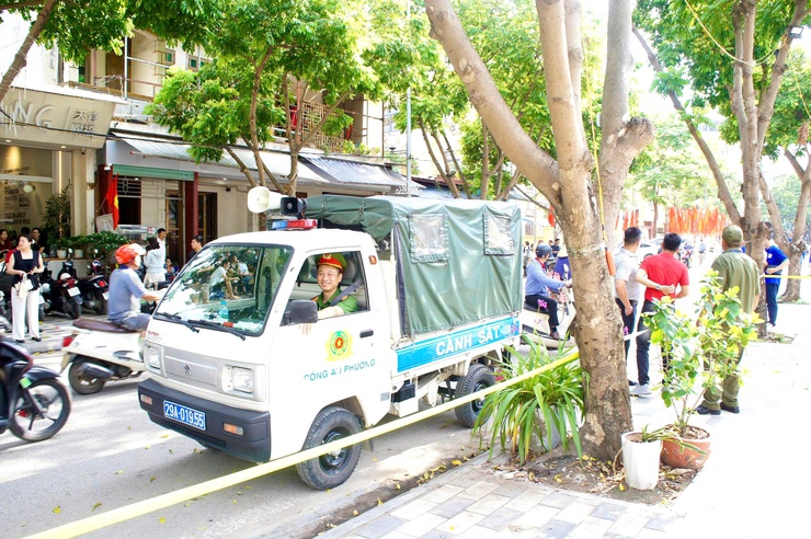 Phường Phú Thượng đồng hành cùng thí sinh trong ngày đầu Kỳ thi tuyển sinh vào lớp 10 THPT năm học 2026 – 2027- Ảnh 4.