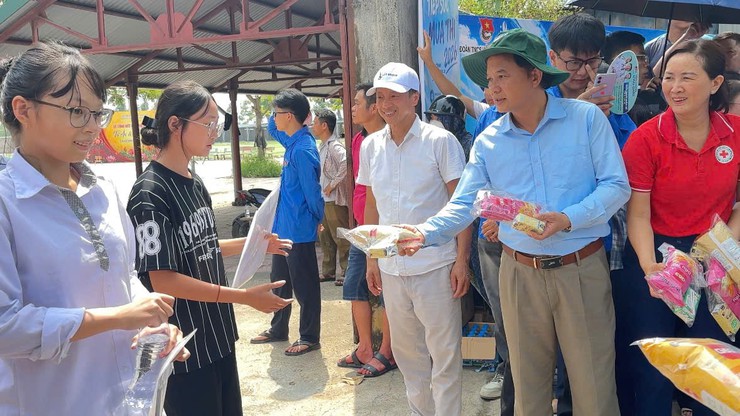 Ứng Thiên tiếp sức cho hơn 700 "sĩ tử" thi vào lớp 10- Ảnh 1.