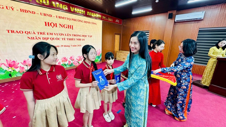 Trẻ em hạnh phúc, an toàn, vững bước trong kỷ nguyên số – thông điệp từ lễ phát động hè tại Định Công- Ảnh 8.