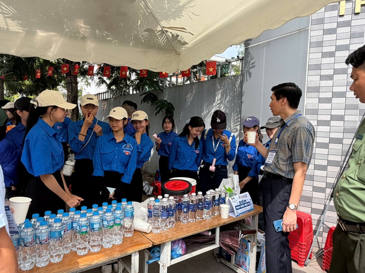 Ngày thi đầu tiên Kỳ thi tuyển sinh vào lớp 10 THPT năm học 2026-2027 trên địa bàn xã Nội Bài diễn ra an toàn, nghiêm túc- Ảnh 13.