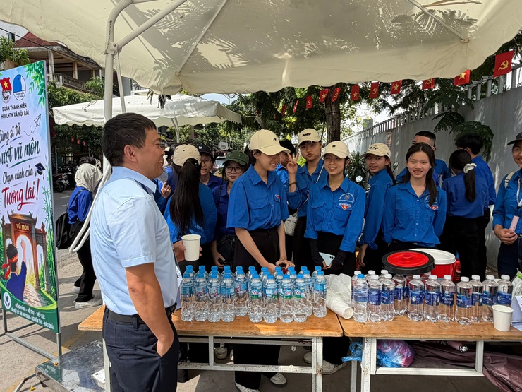 Ngày thi đầu tiên Kỳ thi tuyển sinh vào lớp 10 THPT năm học 2026-2027 trên địa bàn xã Nội Bài diễn ra an toàn, nghiêm túc- Ảnh 14.