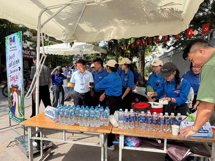 Ngày thi đầu tiên Kỳ thi tuyển sinh vào lớp 10 THPT năm học 2026-2027 trên địa bàn xã Nội Bài diễn ra an toàn, nghiêm túc- Ảnh 16.