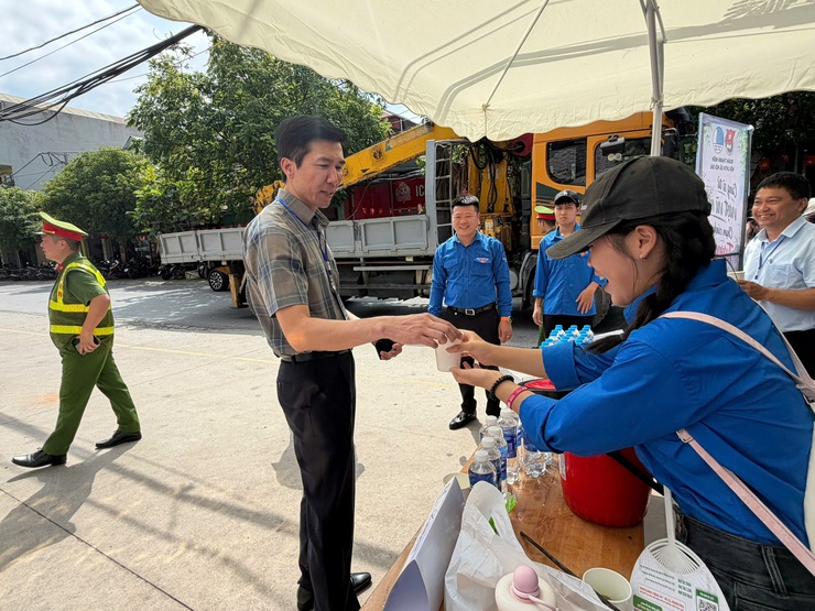 Ngày thi đầu tiên Kỳ thi tuyển sinh vào lớp 10 THPT năm học 2026-2027 trên địa bàn xã Nội Bài diễn ra an toàn, nghiêm túc- Ảnh 20.