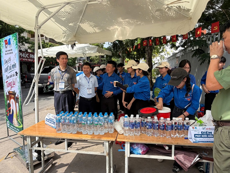 Ngày thi đầu tiên Kỳ thi tuyển sinh vào lớp 10 THPT năm học 2026-2027 trên địa bàn xã Nội Bài diễn ra an toàn, nghiêm túc- Ảnh 21.