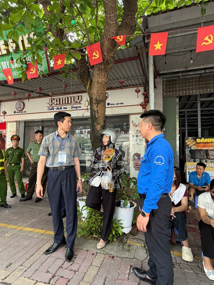 Ngày thi đầu tiên Kỳ thi tuyển sinh vào lớp 10 THPT năm học 2026-2027 trên địa bàn xã Nội Bài diễn ra an toàn, nghiêm túc- Ảnh 15.