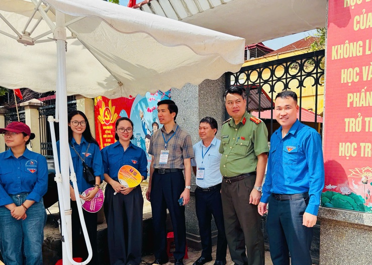 Ngày thi đầu tiên Kỳ thi tuyển sinh vào lớp 10 THPT năm học 2026-2027 trên địa bàn xã Nội Bài diễn ra an toàn, nghiêm túc- Ảnh 19.