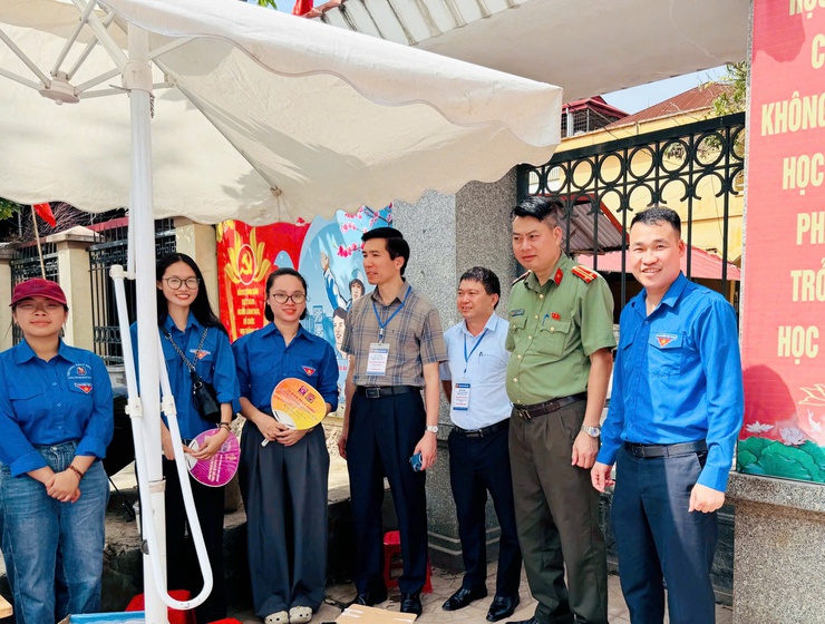 Ngày thi đầu tiên Kỳ thi tuyển sinh vào lớp 10 THPT năm học 2026-2027 trên địa bàn xã Nội Bài diễn ra an toàn, nghiêm túc- Ảnh 18.