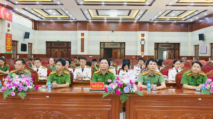 Công an xã Phúc Thọ công bố Quyết định thăng cấp bậc hàm, nâng bậc lương cho cán bộ, chiến sĩ đến niên hạn- Ảnh 4.