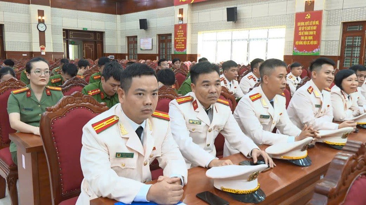 Công an xã Phúc Thọ công bố Quyết định thăng cấp bậc hàm, nâng bậc lương cho cán bộ, chiến sĩ đến niên hạn- Ảnh 5.