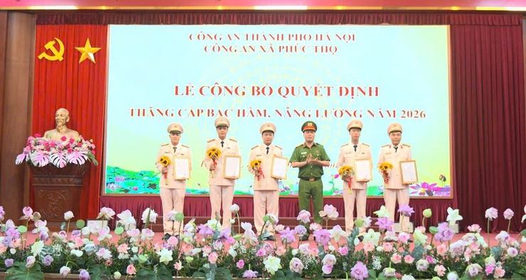 Công an xã Phúc Thọ công bố Quyết định thăng cấp bậc hàm, nâng bậc lương cho cán bộ, chiến sĩ đến niên hạn- Ảnh 7.