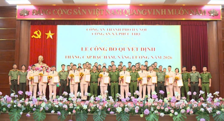 Công an xã Phúc Thọ công bố Quyết định thăng cấp bậc hàm, nâng bậc lương cho cán bộ, chiến sĩ đến niên hạn- Ảnh 8.