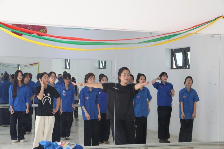 Vĩnh Thanh khai mạc lớp tập huấn phụ trách thiếu nhi hè, phát động Chiến dịch Thanh niên tình nguyện hè năm 2026- Ảnh 8.