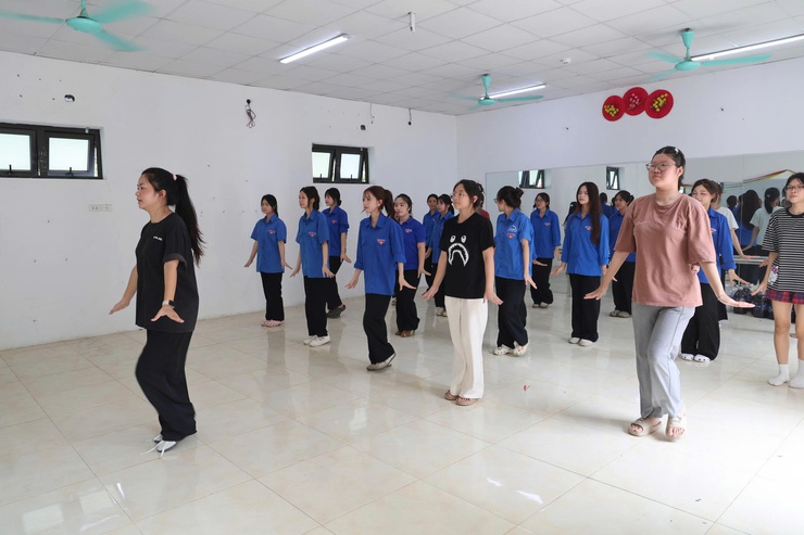 Vĩnh Thanh khai mạc lớp tập huấn phụ trách thiếu nhi hè, phát động Chiến dịch Thanh niên tình nguyện hè năm 2026- Ảnh 9.