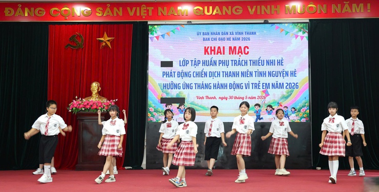 Vĩnh Thanh khai mạc lớp tập huấn phụ trách thiếu nhi hè, phát động Chiến dịch Thanh niên tình nguyện hè năm 2026- Ảnh 1.