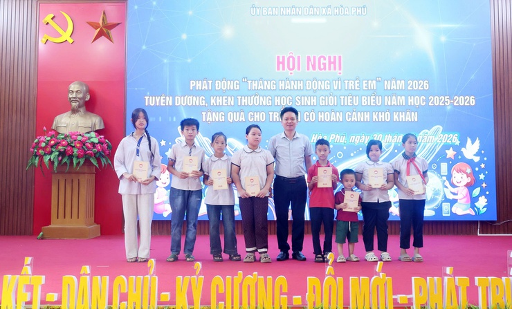 UBND xã Hòa Phú tổ chức Hội nghị phát động Tháng hành động vì trẻ em và tuyên dương, khen thưởng học sinh tiêu biểu năm học 2025 – 2026- Ảnh 4.