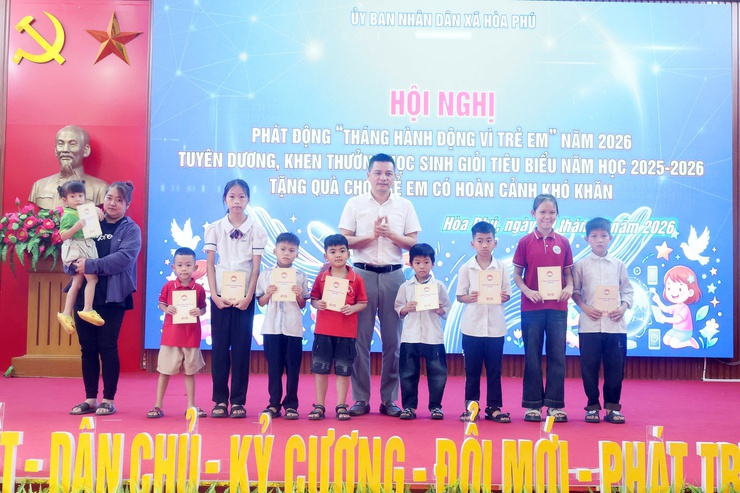UBND xã Hòa Phú tổ chức Hội nghị phát động Tháng hành động vì trẻ em và tuyên dương, khen thưởng học sinh tiêu biểu năm học 2025 – 2026- Ảnh 5.
